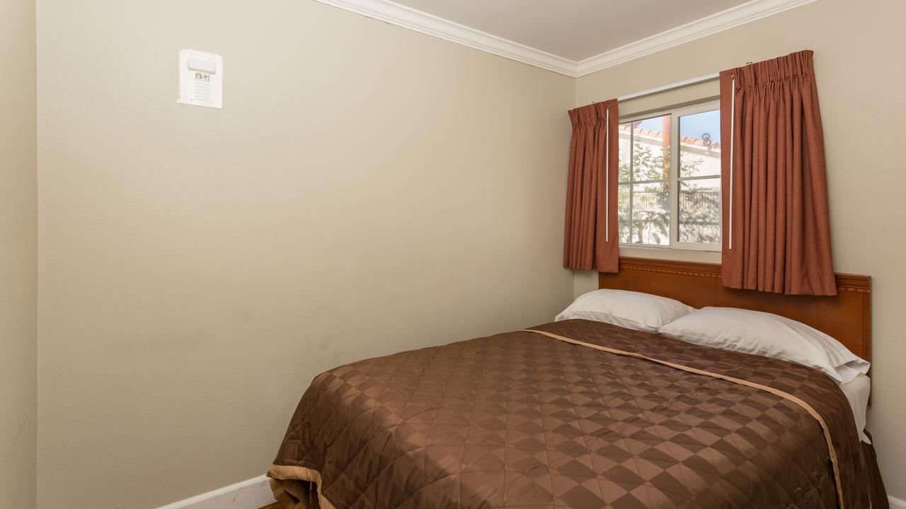 גרדן גרוב Harbor Motel מראה חיצוני תמונה