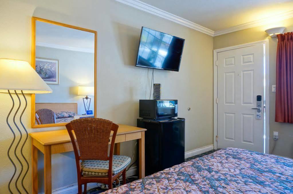 גרדן גרוב Harbor Motel מראה חיצוני תמונה
