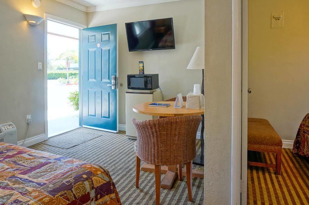 גרדן גרוב Harbor Motel מראה חיצוני תמונה