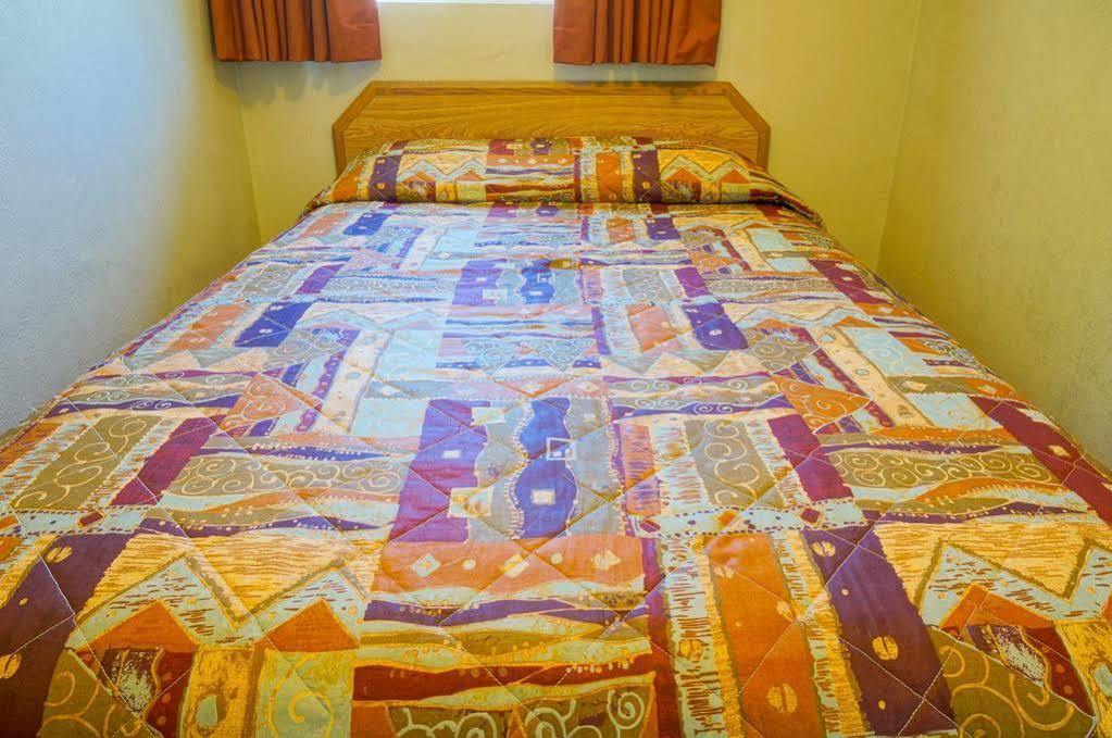 גרדן גרוב Harbor Motel מראה חיצוני תמונה