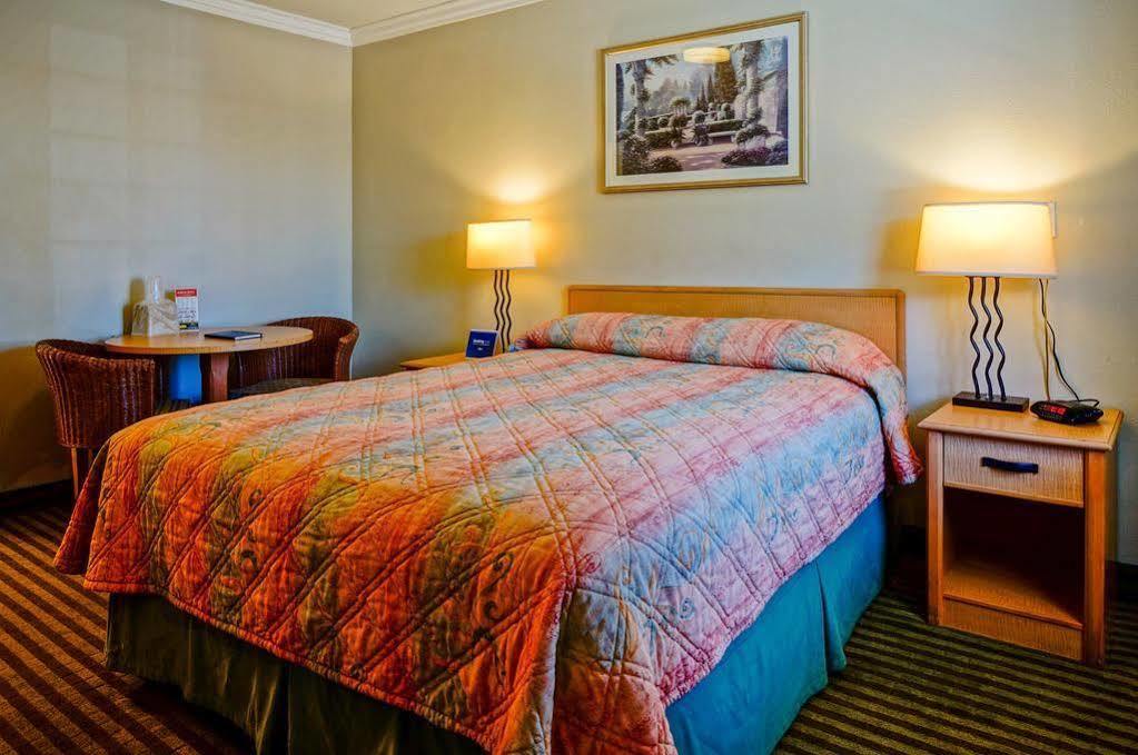 גרדן גרוב Harbor Motel מראה חיצוני תמונה