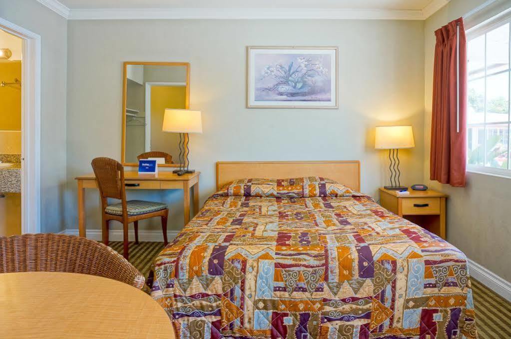גרדן גרוב Harbor Motel מראה חיצוני תמונה