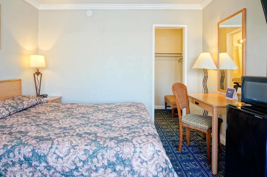 גרדן גרוב Harbor Motel מראה חיצוני תמונה