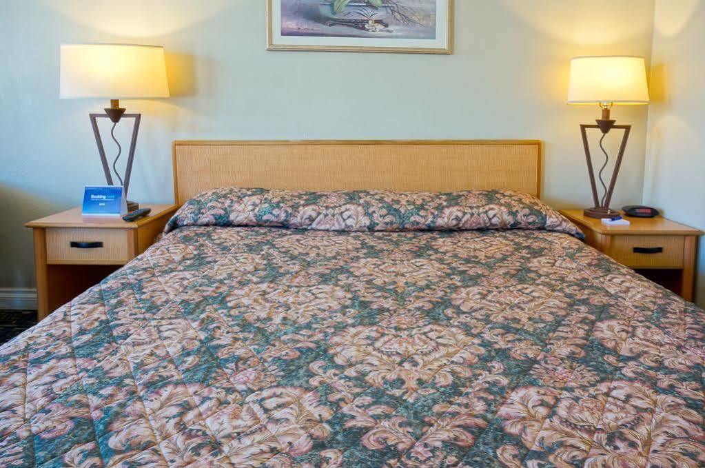 גרדן גרוב Harbor Motel מראה חיצוני תמונה