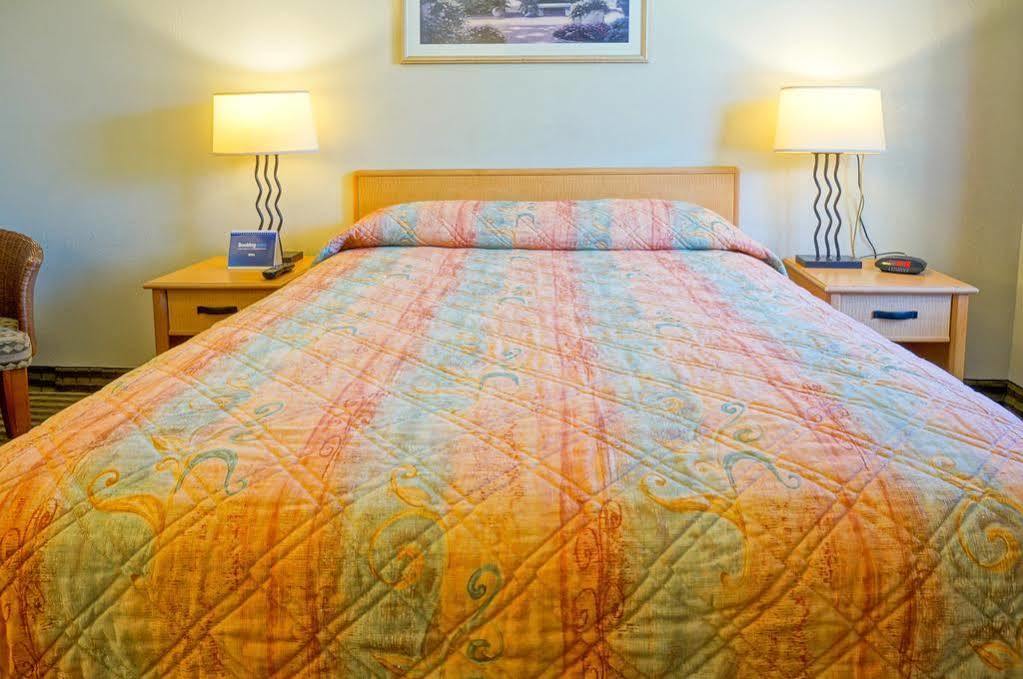 גרדן גרוב Harbor Motel מראה חיצוני תמונה