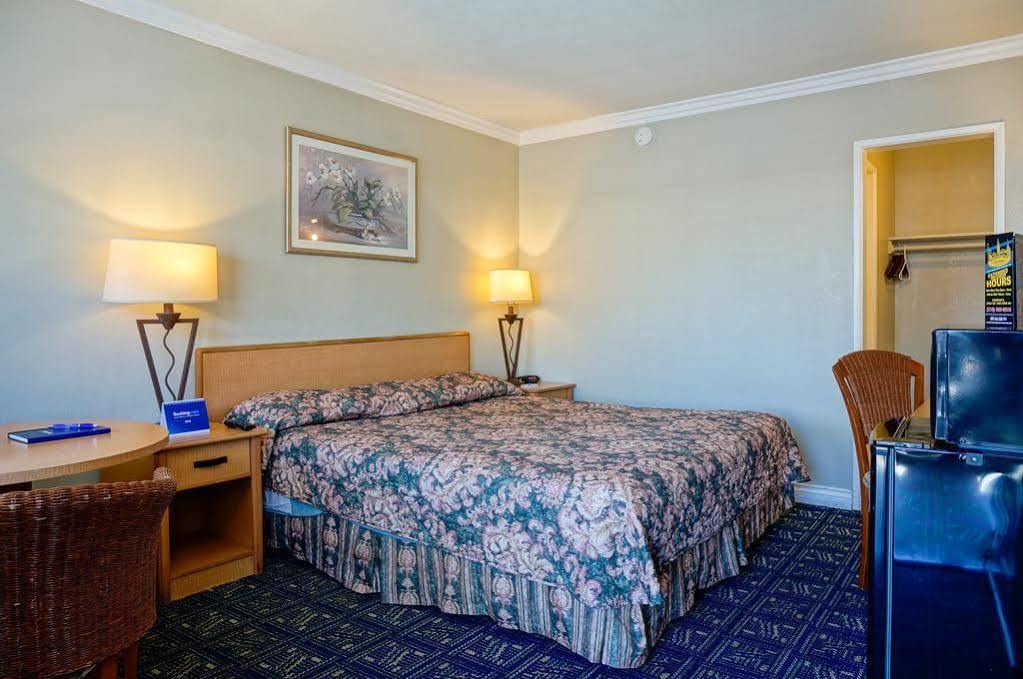 גרדן גרוב Harbor Motel מראה חיצוני תמונה